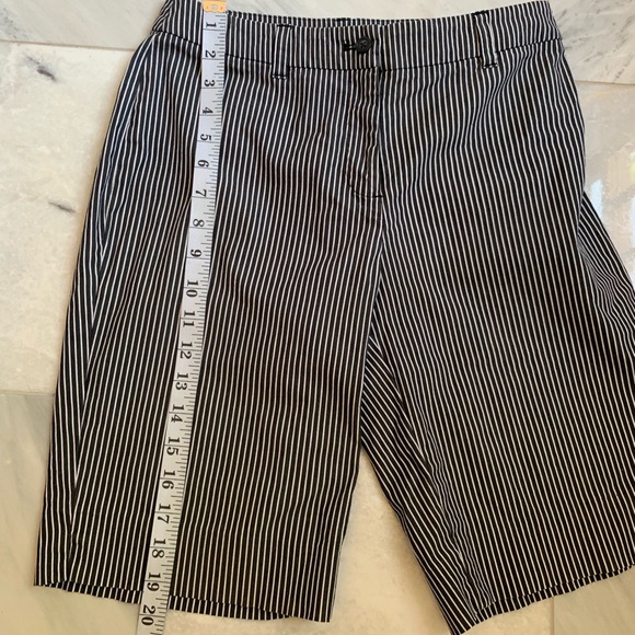Anne Klein Sport Womens Size 4 Petite White Stripe Cotton Stretch Bermuda Shorts - Picture 6 of 9